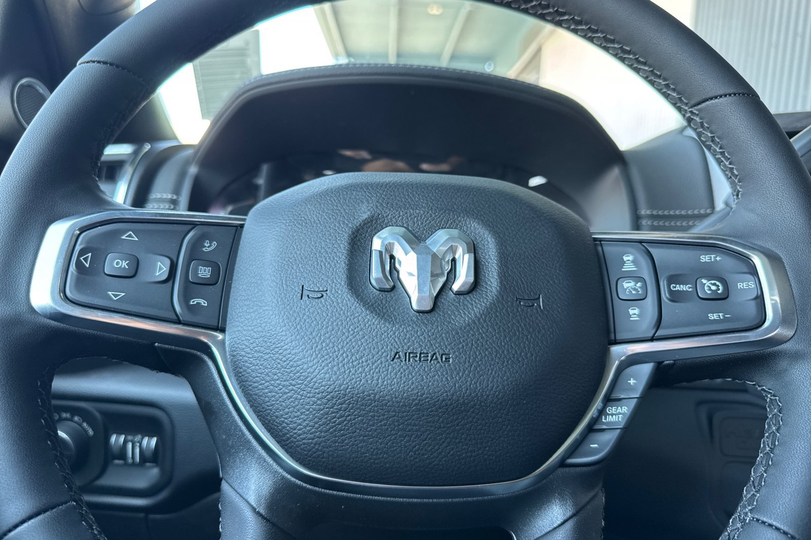 New 2026 RAM 2500 Laramie AWD/4WD image 22