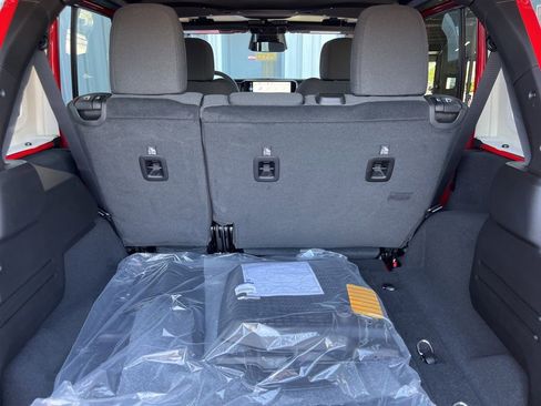 New 2026 Jeep Wrangler Unlimited Rubicon AWD/4WD image 44