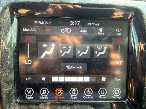 Used 2019 Jeep Compass Limited AWD/4WD image 3