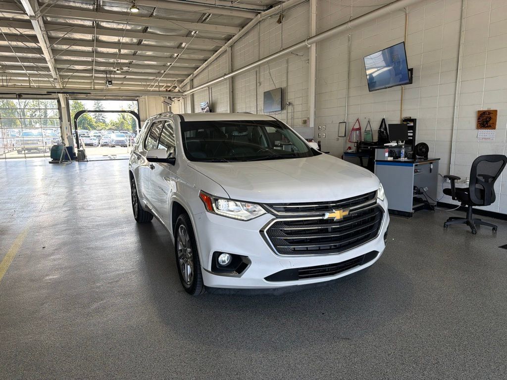 Used 2018 Chevrolet Traverse Premier w/ Driver Confidence II Package FWD image 2
