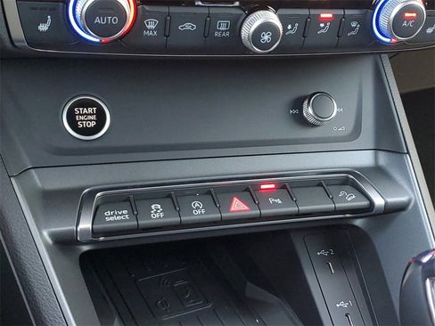 New 2025 Audi Q3 2.0T Premium image 15
