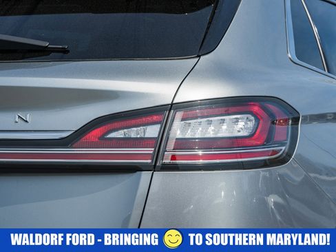 Used 2022 Lincoln Nautilus Reserve AWD/4WD image 7