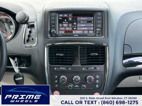 Used 2017 Dodge Grand Caravan SXT image 19