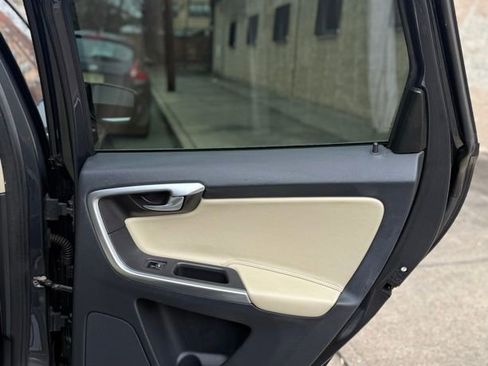Used 2016 Volvo XC60 T6 w/ Proximity Package image 26