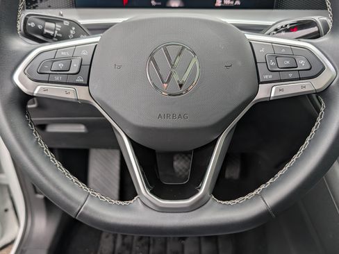 Certified 2025 Volkswagen Tiguan SE w/ Panoramic Sunroof Package AWD/4WD image 25