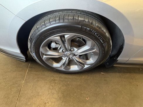 Used 2024 Honda Accord EX image 11
