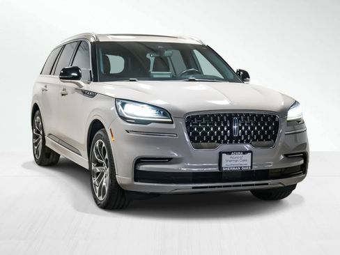 Used 2023 Lincoln Aviator Grand Touring w/ Class IV Trailer Tow Package image 3