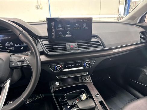 Used 2023 Audi Q5 2.0T Premium Plus w/ Premium Plus Package AWD/4WD image 12