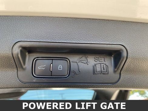 Used 2024 Ford Explorer Limited image 5