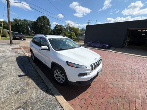 Used 2015 Jeep Cherokee Latitude w/ Cold Weather Group FWD image 5