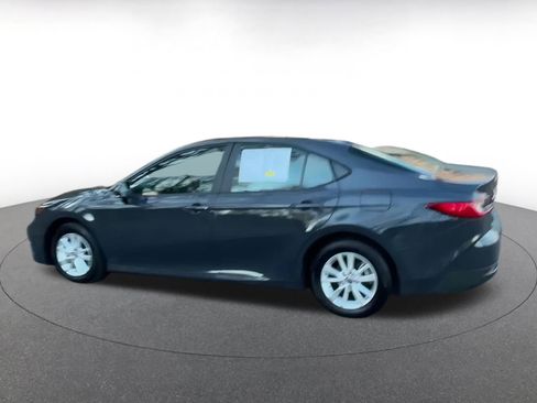 Used 2025 Toyota Camry LE image 10