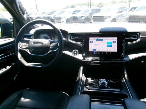Certified 2024 Jeep Wagoneer L Series II w/ Flexible Seating Group AWD/4WD image 13