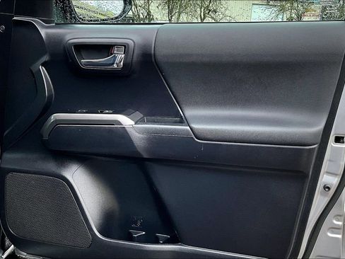 Used 2021 Toyota Tacoma TRD Off-Road w/ Technology Package image 24