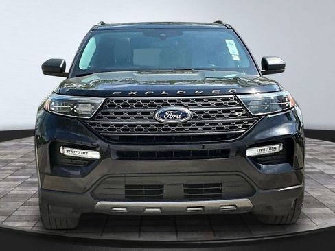Used 2021 Ford Explorer XLT w/ Equipment Group 202A image 2