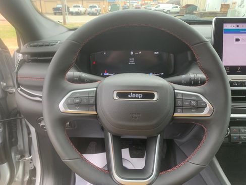 Used 2025 Jeep Compass Trailhawk w/ Trailhawk Elite Group image 17