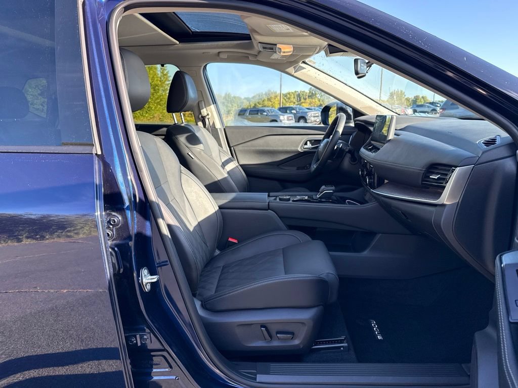 Used 2026 Nissan Rogue Platinum w/ Platinum Premium Package AWD/4WD image 11