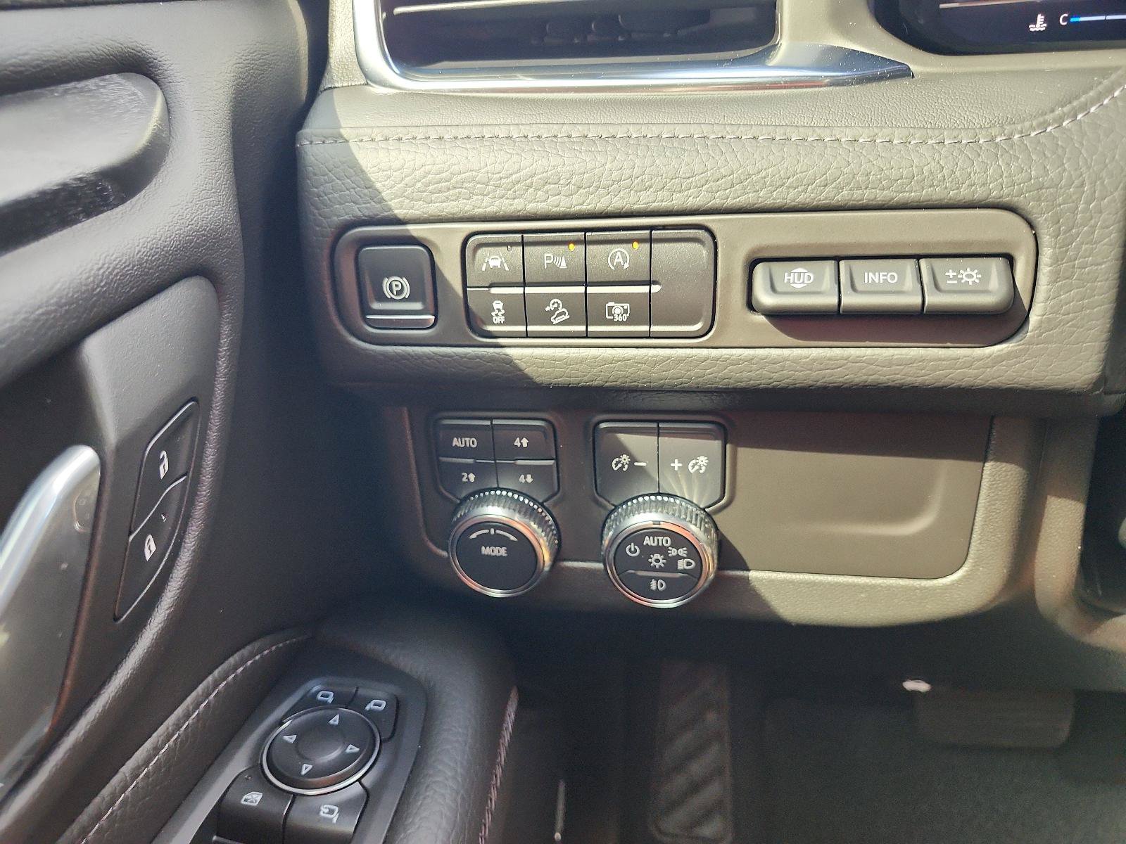 Used 2024 GMC Yukon Denali AWD/4WD image 23