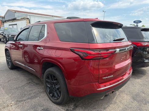 Used 2022 Chevrolet Traverse Premier FWD image 2