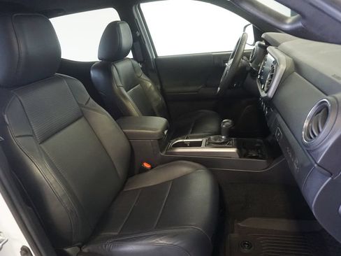 Used 2023 Toyota Tacoma TRD Sport w/ TRD Premium Sport Package AWD/4WD image 23