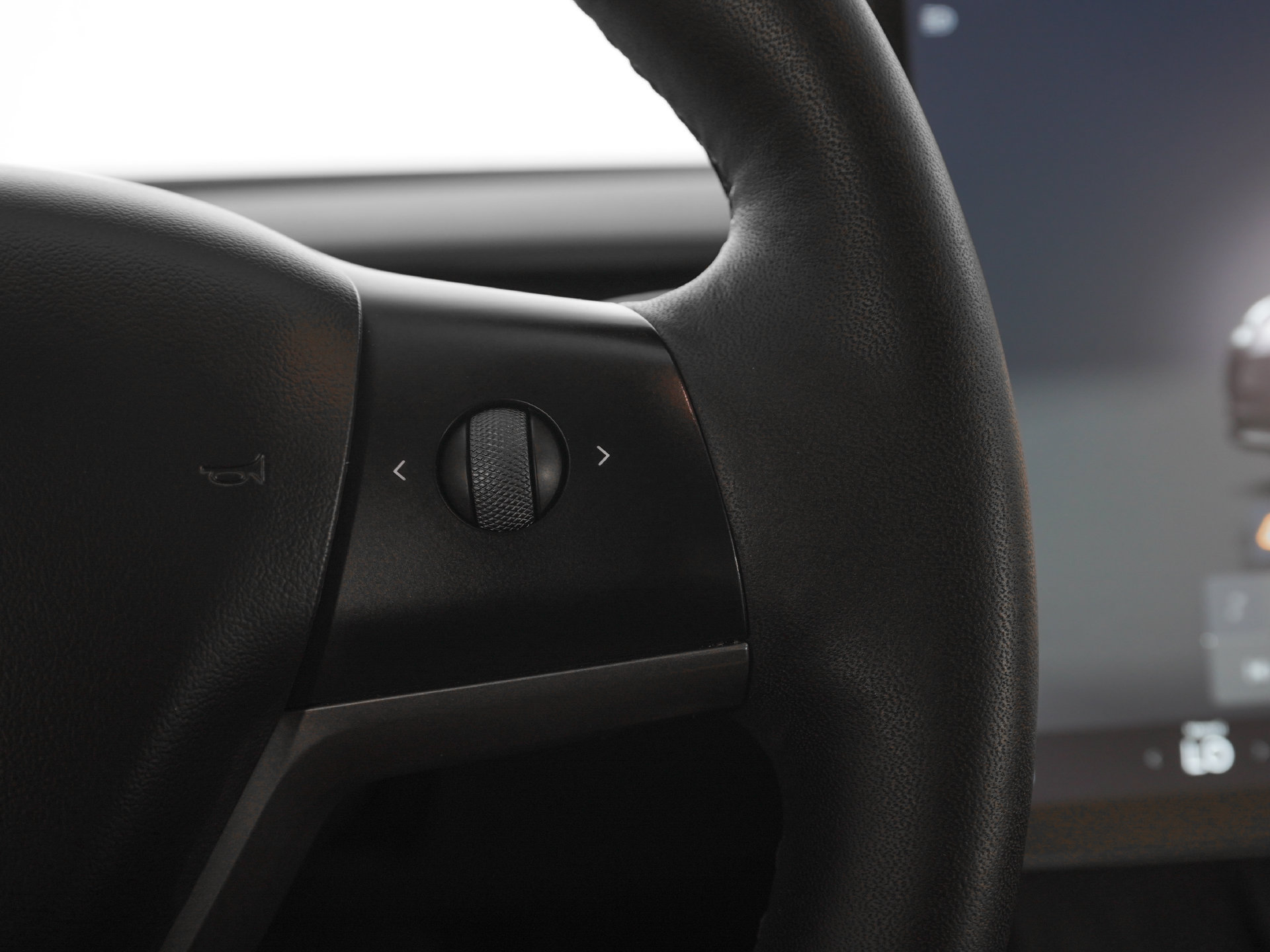 Used 2024 Tesla Model Y Long Range AWD/4WD image 19