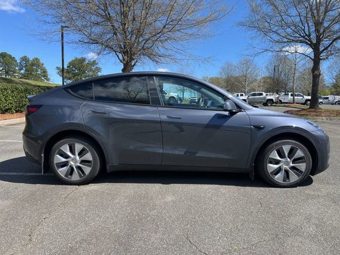 Used 2023 Tesla Model Y Long Range image 5