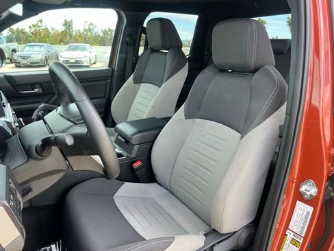 Certified 2025 Toyota Tacoma TRD Off-Road image 19