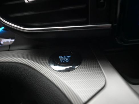 Used 2024 Ford Explorer XLT w/ Equipment Group 202A AWD/4WD image 32