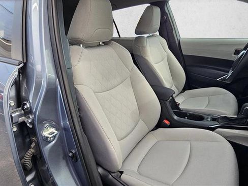 Used 2025 Toyota Corolla Cross LE FWD image 18