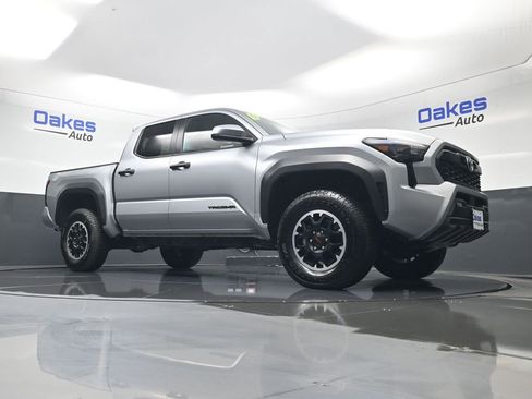 Used 2025 Toyota Tacoma TRD Off-Road image 38