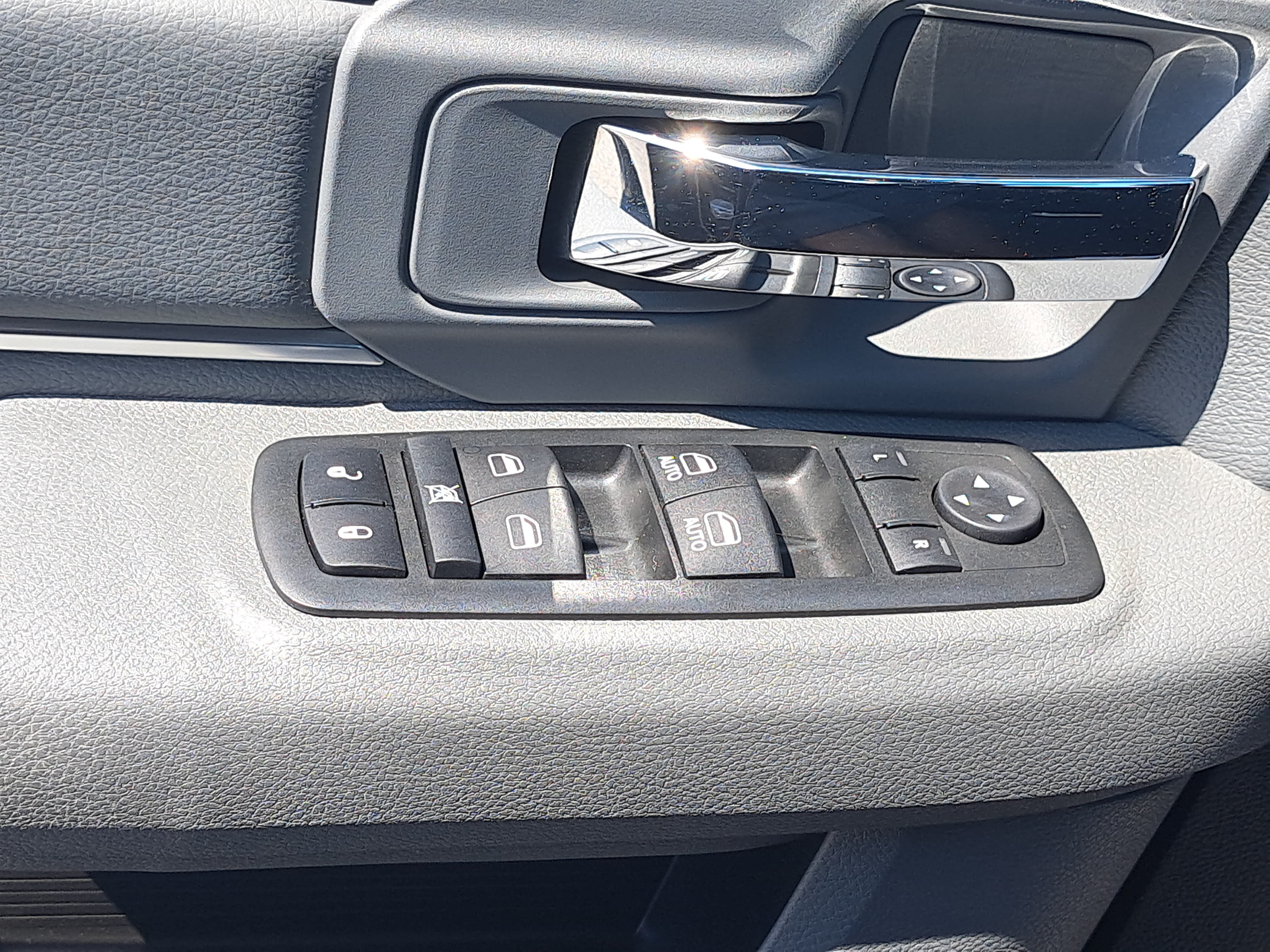 Used 2020 RAM 1500 Warlock w/ Electronics Group AWD/4WD image 28
