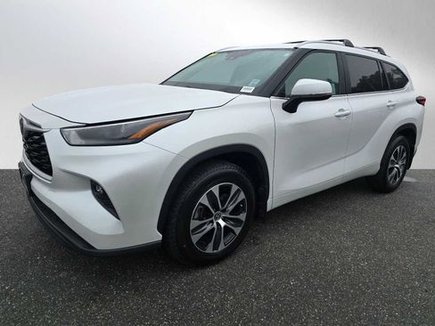 Used 2023 Toyota Highlander XLE FWD image 7