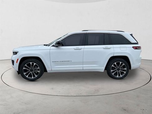 Used 2023 Jeep Grand Cherokee Overland image 2
