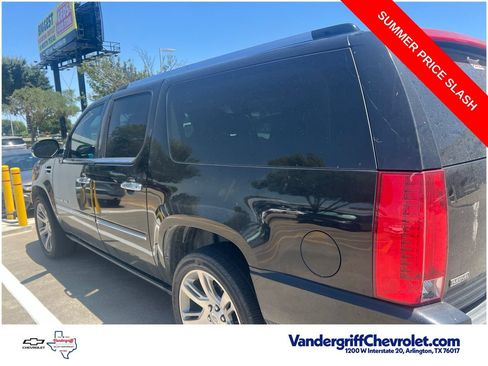 Used 2010 Cadillac Escalade ESV Premium RWD image 12