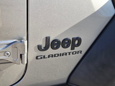 Used 2020 Jeep Gladiator Sport w/ Quick Order Package 24S AWD/4WD image 5