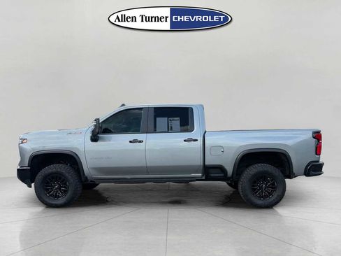 Used 2025 Chevrolet Silverado 2500 ZR2 AWD/4WD image 6