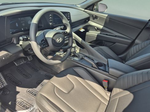 New 2026 Hyundai Elantra SEL Sport FWD image 17