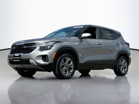 Used 2024 Kia Seltos LX AWD/4WD image 3