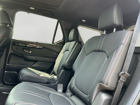 Used 2025 Honda Pilot TrailSport image 15