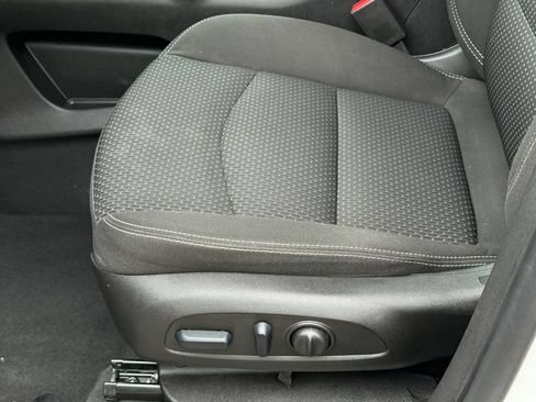Used 2022 GMC Terrain SLE w/ Driver Convenience Package FWD image 22
