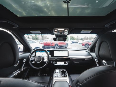 Used 2023 Genesis GV60 Advanced image 40