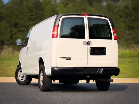 Used 2014 Chevrolet Express 2500 RWD image 8