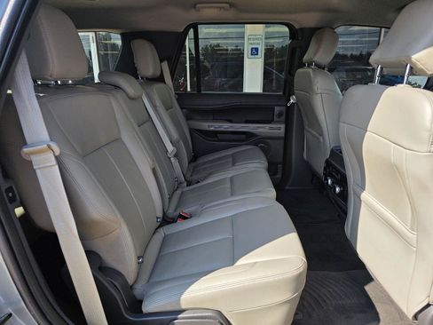 Used 2019 Ford Expedition XLT w/ Equipment Group 202A AWD/4WD image 23