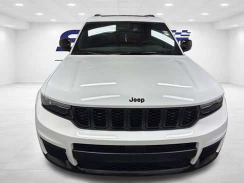 Used 2025 Jeep Grand Cherokee L Altitude image 2