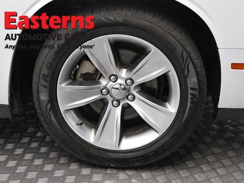 Used 2022 Dodge Challenger SXT image 29