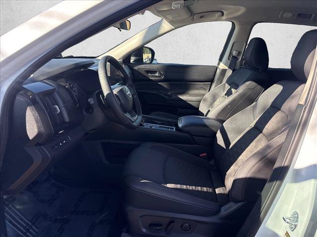Used 2026 Nissan Pathfinder SV FWD image 10