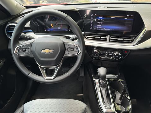 Used 2025 Chevrolet Trax LT w/ Driver Confidence Package FWD image 22