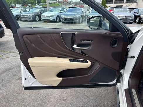 Used 2018 Lexus LS 500h AWD w/ Luxury Package image 18