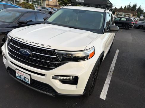 Used 2021 Ford Explorer XLT w/ Equipment Group 202A AWD/4WD image 2