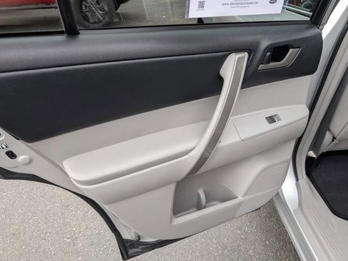 Used 2013 Toyota Highlander SE image 33
