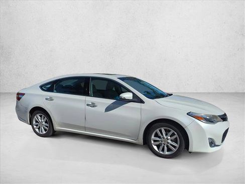 Used 2014 Toyota Avalon XLE Premium image 4